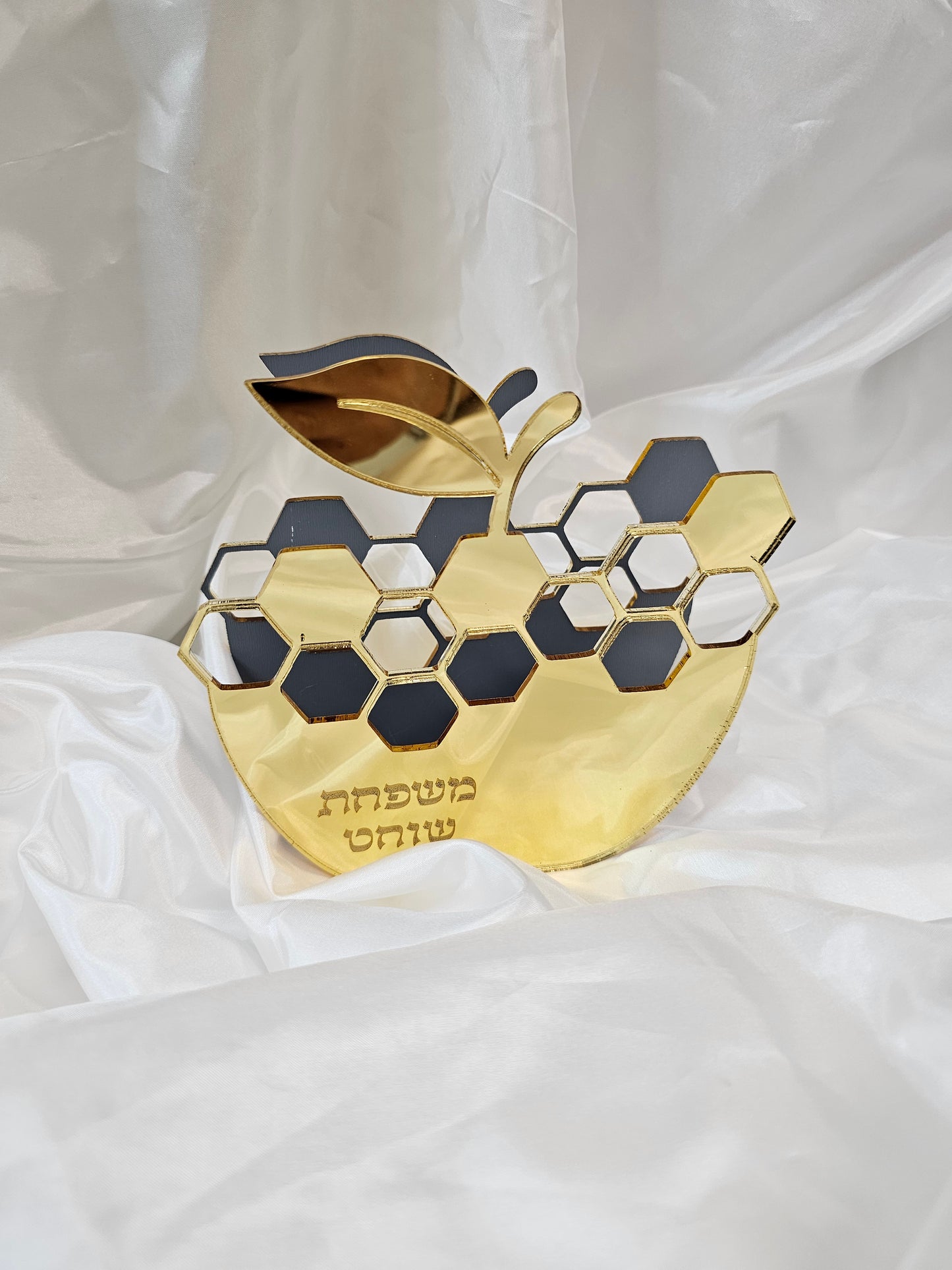 Elegant Honeycomb Apple Napkin Holder – Personalized Design
